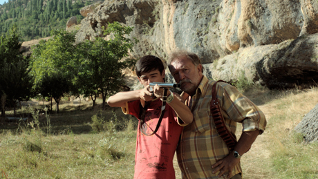 �������, ����� �������� �� ������������ �� ����� �BEYOND THE HILL�, �� ��������� E��� �����. 